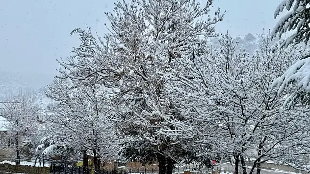 Konya'da beyaz gelinliğini giyen ilçe büyüledi