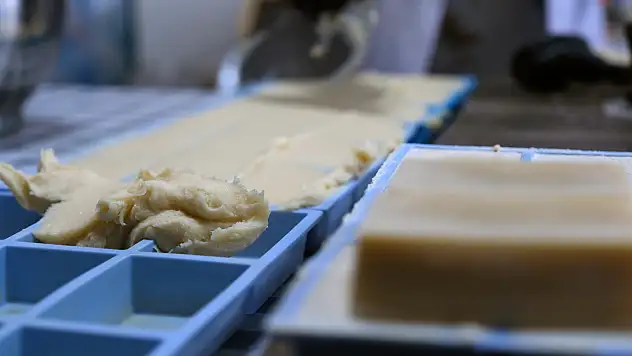 Konya'da bilimden kozmetiğe: Koyun yünü sabuna dönüştü