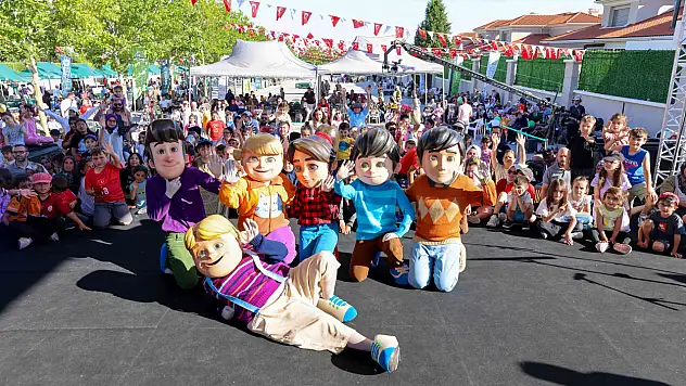 Konya'da binlerce çocuk aynı adreste buluştu