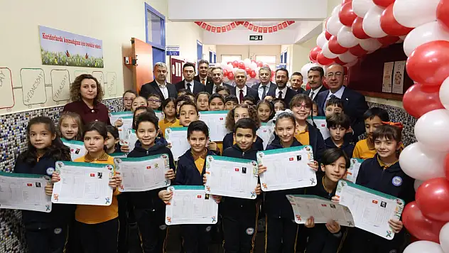 Konya'da binlerce öğrenci karnesine kavuştu