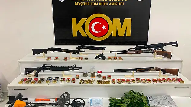 Konya'da bir araçta yapılan aramada çıkanlar şok etti!