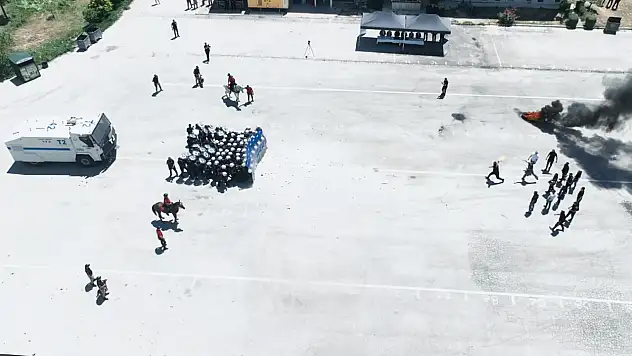Konya'da bir grup polise saldırdı: Ekipler alarma geçti!