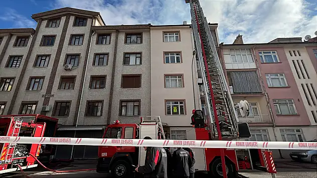 Konya'da çatı yangını korkuttu: Alevler paniğe neden oldu