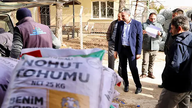Konya'da çiftçiye can suyu! Tohumlar çiftçilere teslim edildi
