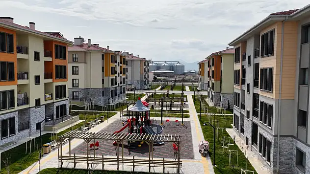 Konya'da çifte bayram! 127 aile yeni yuvasına kavuştu
