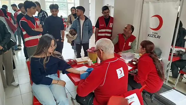 Konya'da çifte farkındalık: Kampüste Kızılay, okulda 112