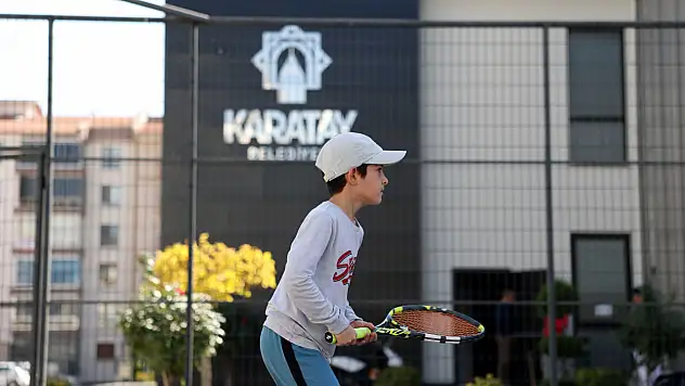 Konya'da Cumhuriyet coşkusu kortlara taşındı