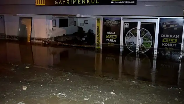 Konya'da dakikalar içinde felaket yaşandı! Dağdan inen sel her şeyi önüne kattı