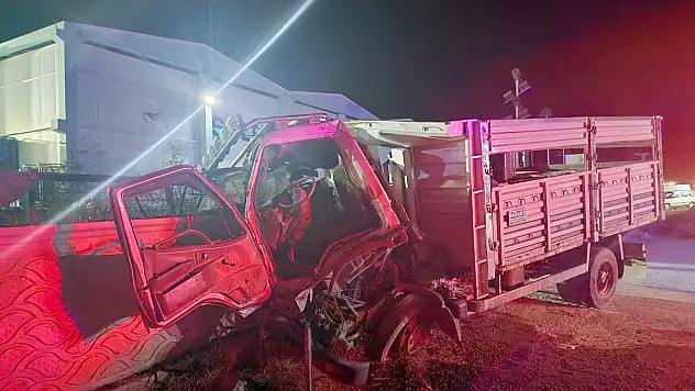 Konya'da dehşet anları: Kontrolden çıkan kamyon fabrikaya daldı! 17 yaşındaki genç kurtarılamadı