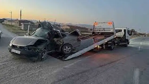 Konya'da direğe çarpan sürücü hayatını kaybetti