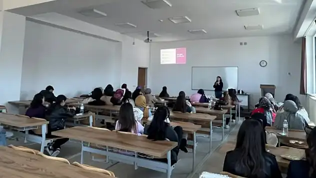 Konya'da doğum öncesinden ergenliğe çocuk gelişimi ele alındı