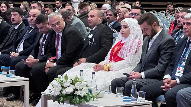 Konya'da düğün ve kongre aynı güne denk geldi: Gelin ve damattan şaşırtan hareket!