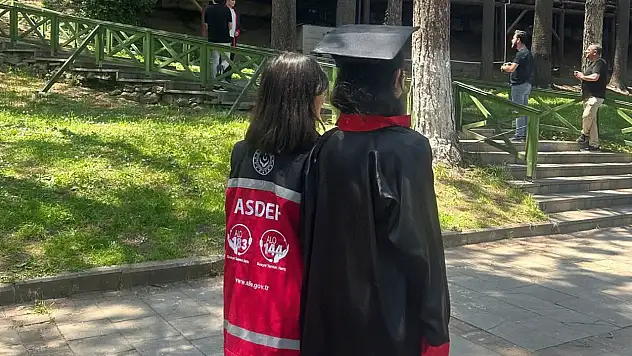 Konya'da duygulandıran mezuniyet