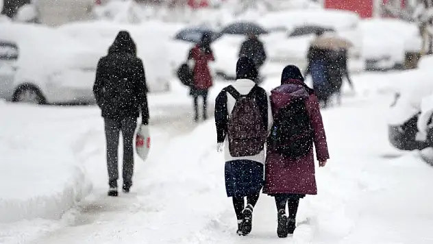 Konya'da eğitime kar engeli: Okullar tatil edildi!