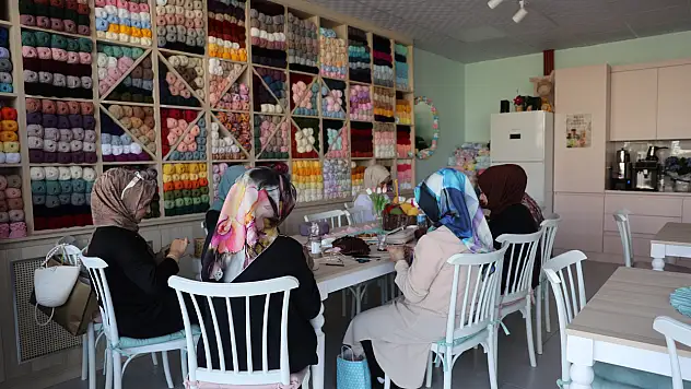 Konya'da el emeği ve sohbet aynı adreste buluştu!