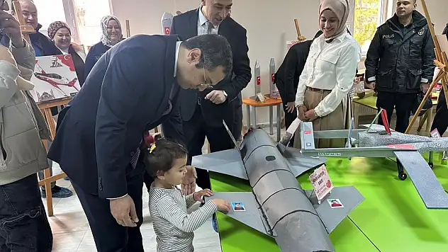 Konya'da ezber bozan Yerli Malı Haftası: Minikler meyve değil, SİHA sergiledi