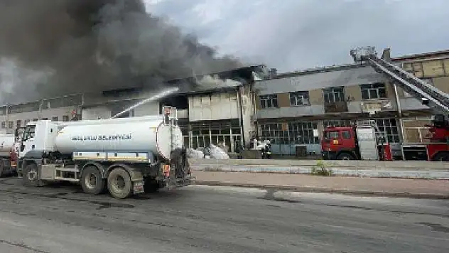 Konya'da fabrika yangınına müdahale eden itfaiyeci şehit oldu