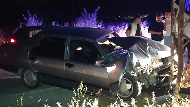 Konya'da feci kaza: otomobil elektrik direğine çarptı, çok sayıda kişi yaralandı