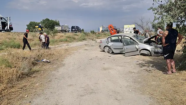 Konya'da feci kaza: Otomobil şarampole yuvarlandı!