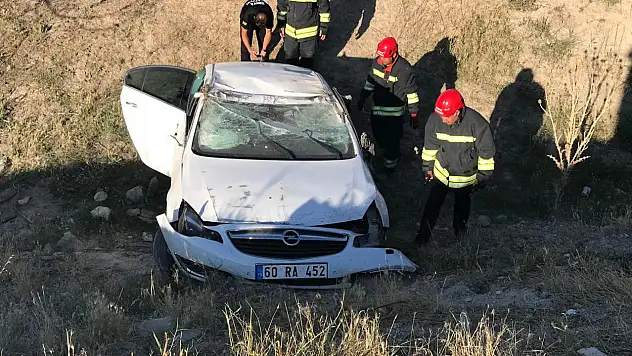 Konya'da feci kaza: Şarampole uçan araçta bebek ve ailesi yaralandı!