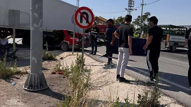 Konya'da feci TIR kazası: İki genç olay yerinde yaşamını yitirdi