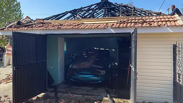 Konya'da garajın çatısında yangın!