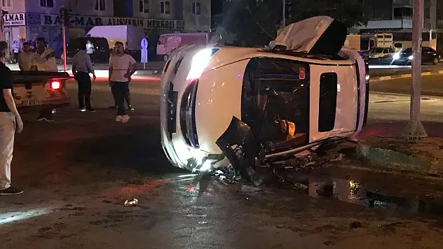 Konya'da gece yarısı kavşak faciası: 2 yaralı