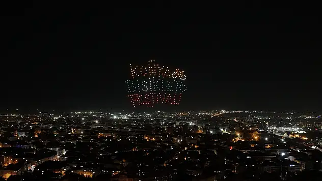 Konya'da geceyi aydınlatan gösteri!