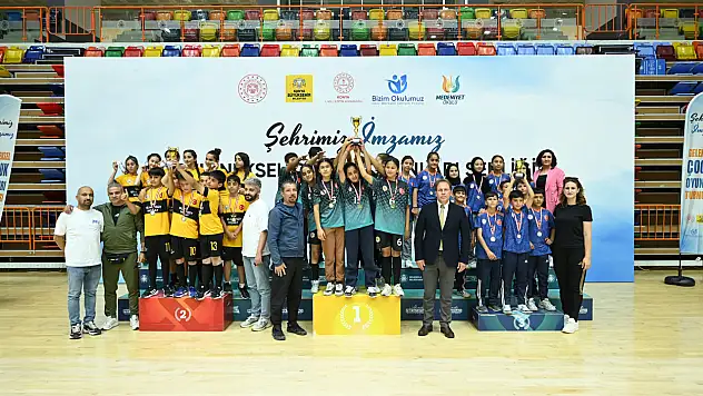 Konya'da 'Geleneksel Çocuk Oyunları' finali nefes kesti