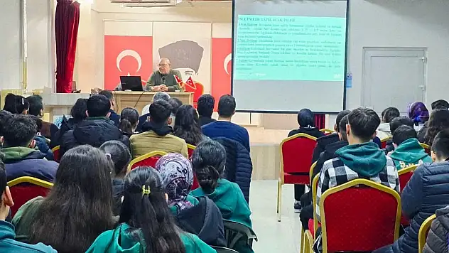 Konya'da gençler bilimle buluştu: TÜBİTAK söyleşisi ilgi gördü