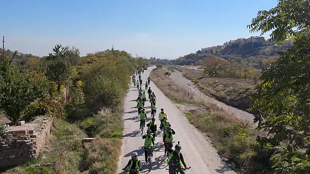 Konya'da gençler sürdürülebilir ulaşım için pedal çevirdi