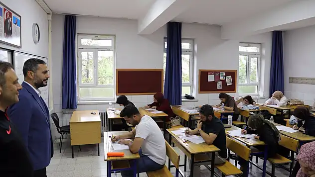 Konya'da gençlere KPSS desteği: İlk deneme sınavı tamamlandı