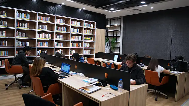 Konya'da gençlere kütüphane ve ücretsiz tablet desteği