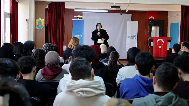 Konya'da gençlere yol haritası: Geleceğe güvenli adımlar atılıyor