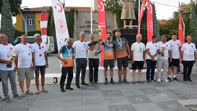 Konya'da gökyüzü şampiyonları ödüllerini aldı
