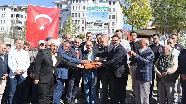 Konya'da gönüller aynı safa durdu, yeni cami için ilk harç döküldü