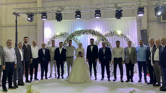 Konya'da görkemli düğün: Özboyacı ve Keleş aileleri birlikte