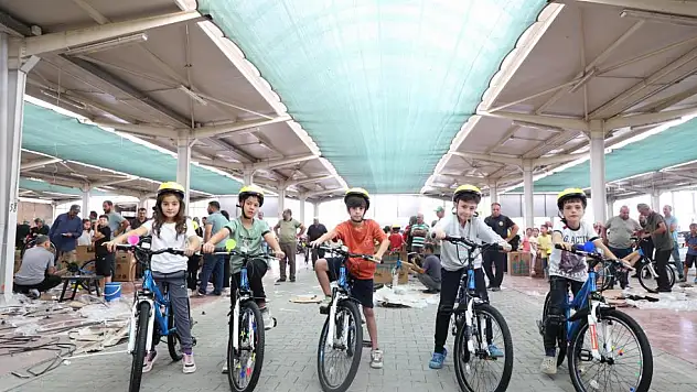 Konya'da 'Güle Oynaya Camiye Gel' Projesinde bisiklet dağıtımı başladı