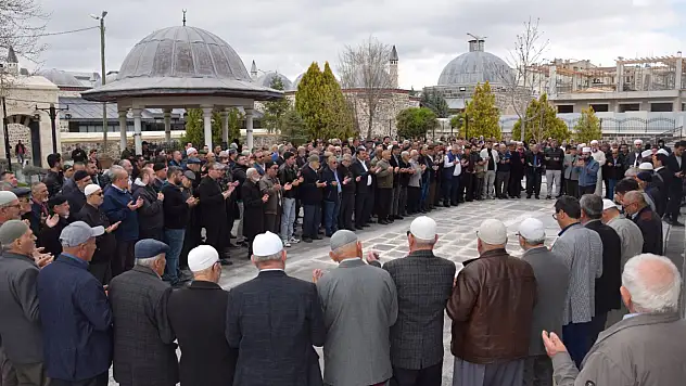 Konya'da hacı adayları dualarla kutsal topraklara uğurlandı