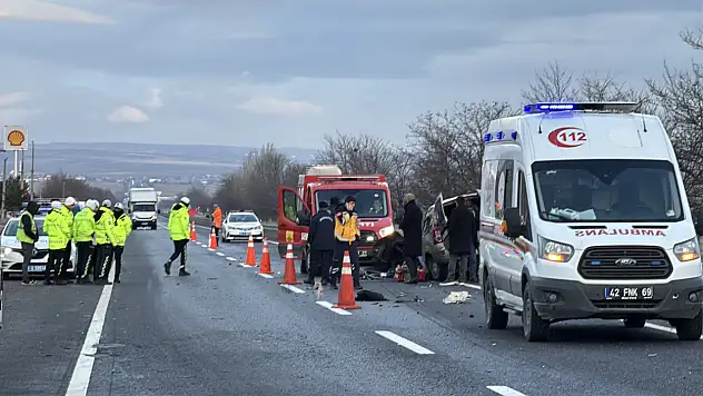 Konya'da hafif ticari araç ile TIR çarpıştı: Fatma Sarıkaya hayatını kaybetti