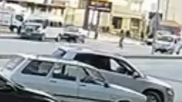 Konya'da hafif ticari aracın çarptığı çocuk metrelerce sürüklendi! İşte o anlar...