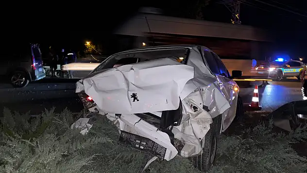 Konya'da hafif ticari araçla otomobil çarpıştı: 4 kişi yaralandı