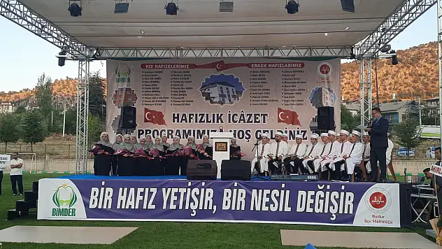 Konya'da hafızlık eğitimini tamamlayan öğrencilere icazet belgesi verildi