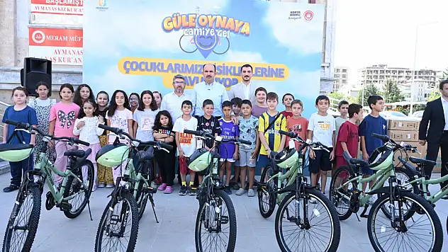 Konya'da hak sahibi çocuklara hazırlanan bisikletlerin tamamı sahiplerine ulaştı