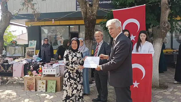 Konya'da Halk Eğitim ve KOMEK sergisi