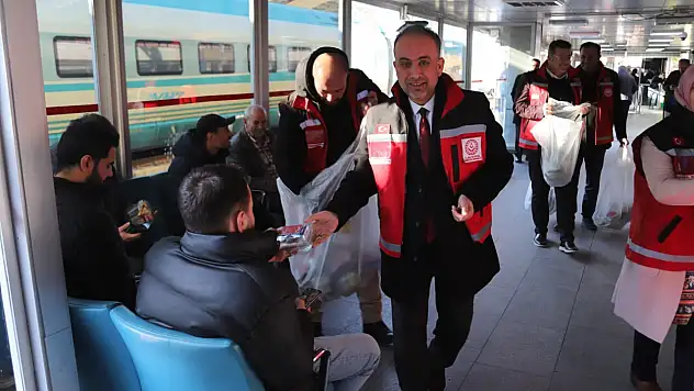 Konya'da iftar saatinde gönüllere dokunan ikram