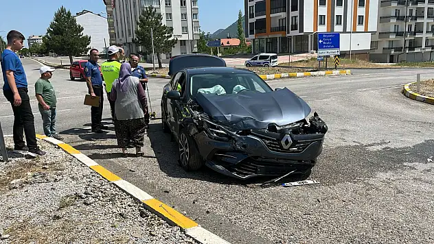 Konya'da iki otomobil çarpıştı: 5 yaralı