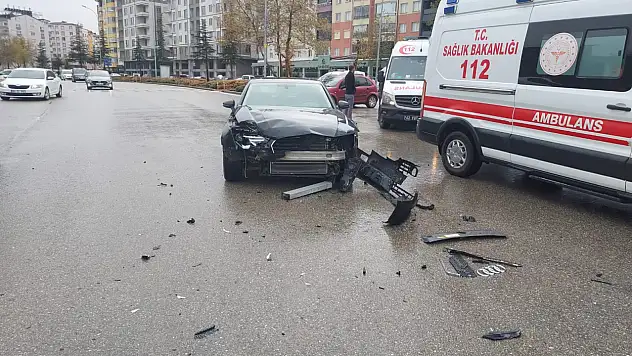 Konya'da iki otomobil çarpıştı: 3 yaralı