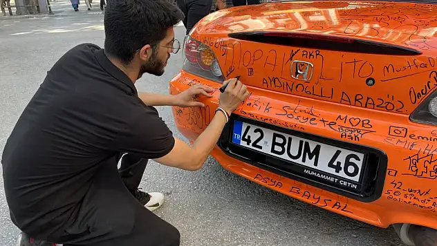 Konya'da imza rekoru kıran kaplama araç ilgi odağı oldu