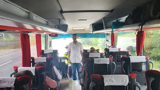 Konya'da jandarma ekipleri yolcu olarak bindiği araçları denetledi!